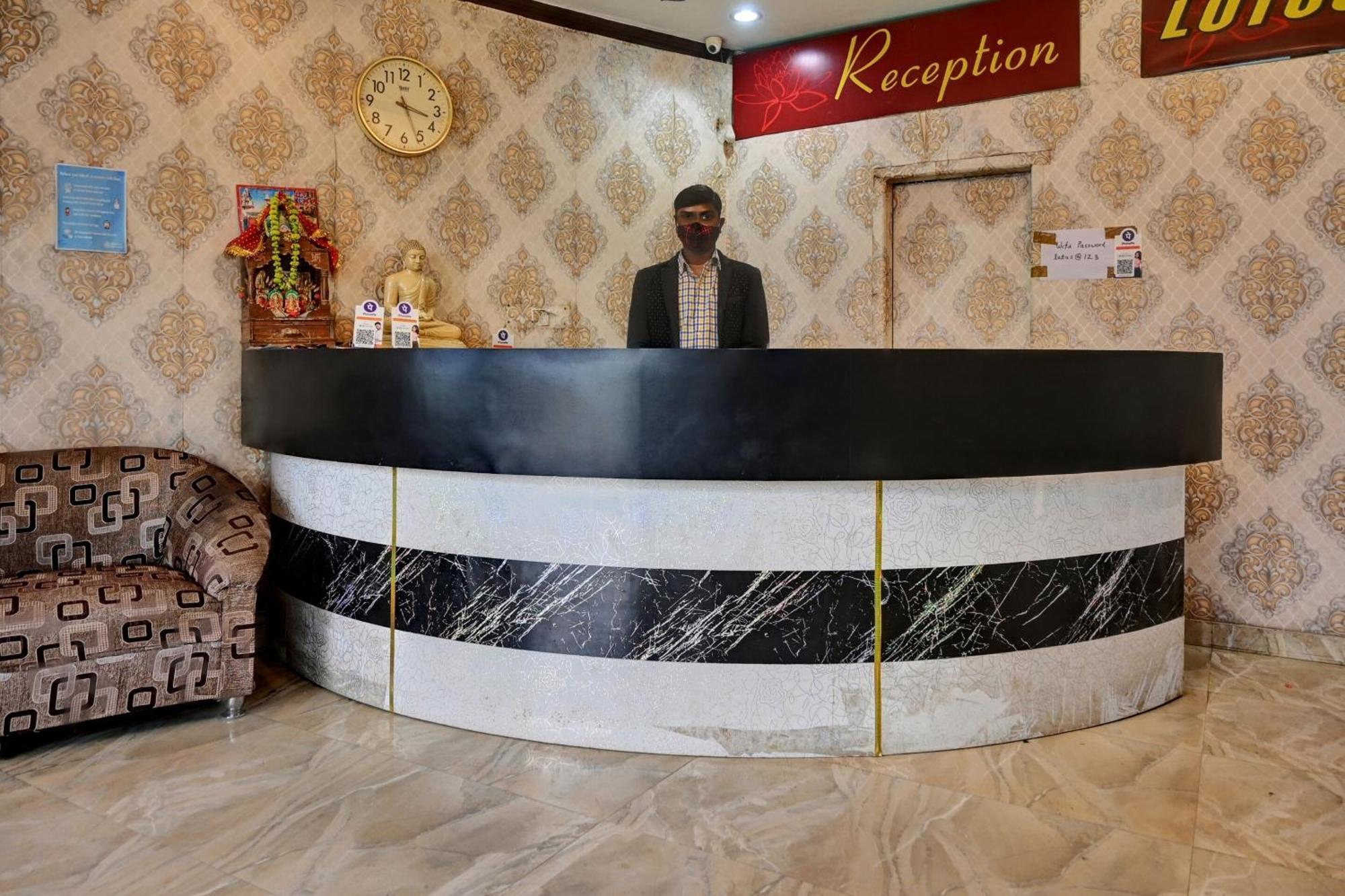 Hotel O Lotus Inn Varanasi Bagian luar foto